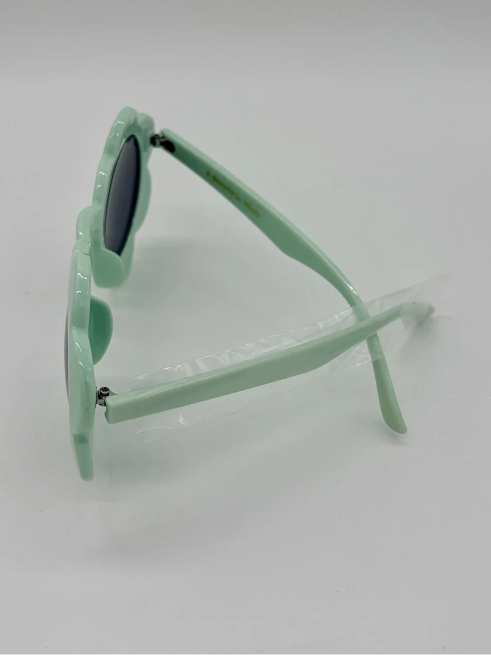 Women’s Oui Fresh Daisy Sunglasses with Mint Green Frames and Purple Gold Case